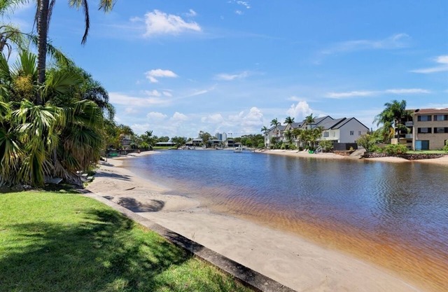 HACIENDA- CANAL VIEWS AND COMFORT
