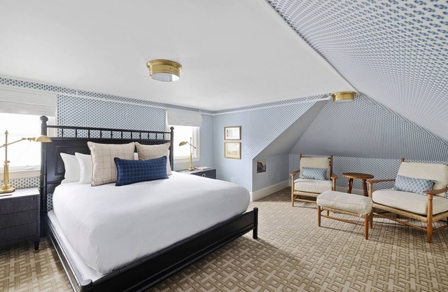 Hackenberg King with Seating Area at Kennebunkport Inn, Free Breakfast