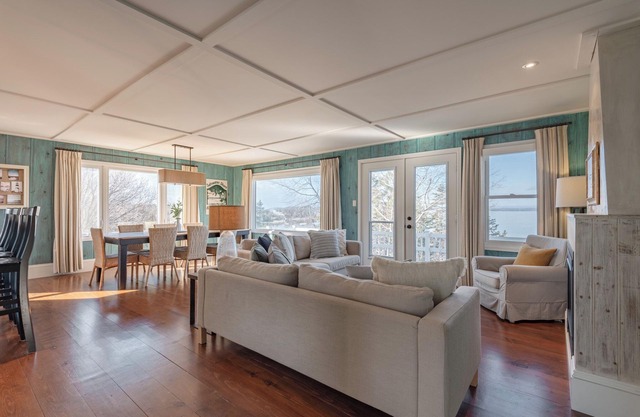 Hackett's Cove Oceanfront Family Cottage for 11