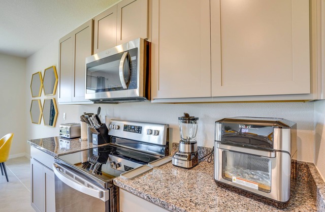 Haines City Home w/ Pool Access ~ 25 Mi to Disney!