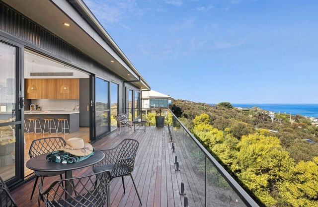 Hakea Ridge in Fairhaven offers a stylish retreat just minutes from the beach