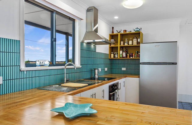 Halcyon Hardwicke Bay - Esplanade position! Off peak special! Free WiFi!