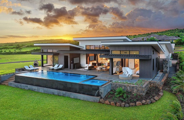 Hale Mahina Hou: Luxe 4BR Home w/ Ocean Views, Infinity Pool & Outdoor Seating