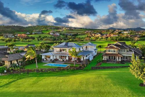 Hale Nani at Kukui ula - Luxe Family Hideaway with Poolside Living in Poipu