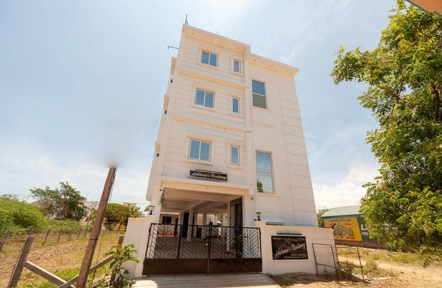 Haleemas Residency