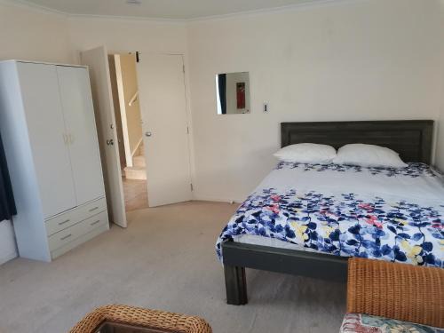 Half Moon Bay Ensuite room