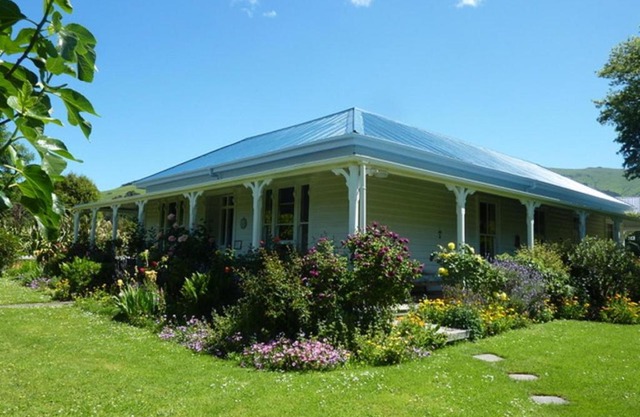 Halfmoon Cottage