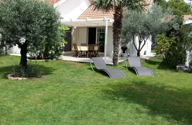 Halfway between ARCACHON and CAP-FERRET: Villa Arcachonnaise with Jacuzzi