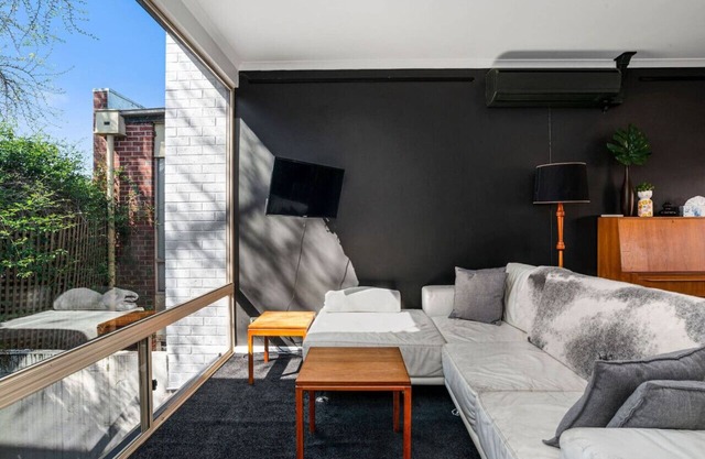 Halifax Muse Pet Friendly Townhouse