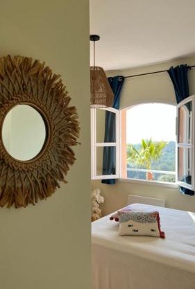 HAMEAU DES AMANDIERS VUE MER - PISCINE, GOLF et TENNIS PRIVE