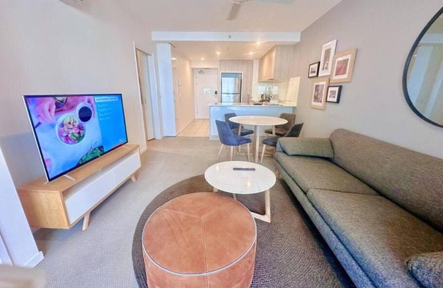 Hamilton Riverside Luxury Apartment w Carpark