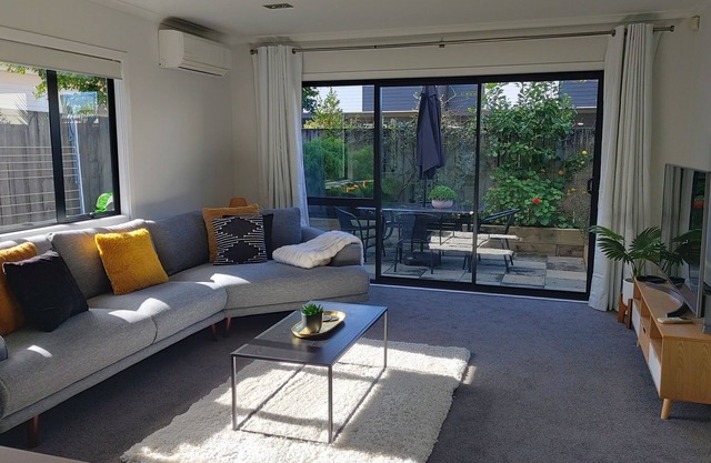 Hamilton Townhouse - Location, Comfort & Style