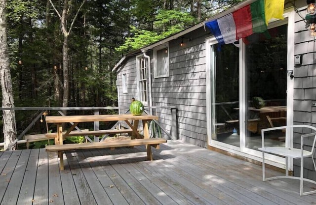 Hamlet: Classic Camp Steps from Small Point beach