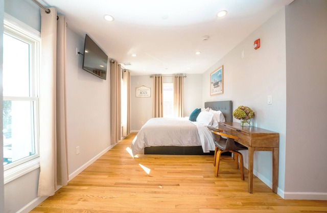 Hampton Bays Hotel on Main