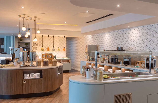 Hampton by Hilton Ashford International