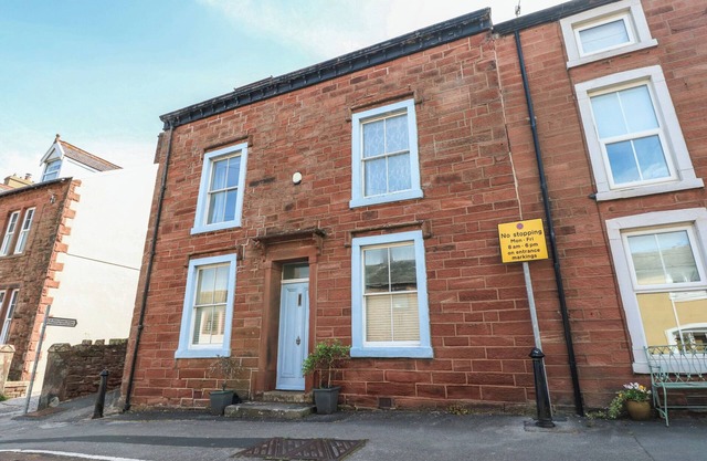 HAMPTON HOUSE, family friendly, country holiday cottage in St Bees