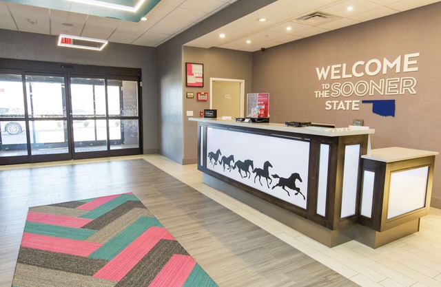 Hampton Inn Mustang