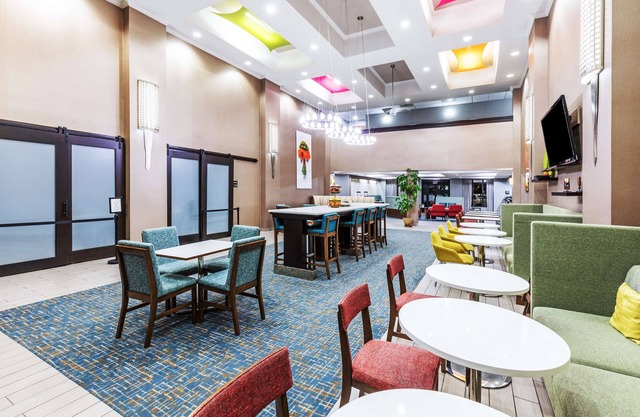 Hampton Inn & Suites Tulsa-Woodland Hills 71st-Memorial