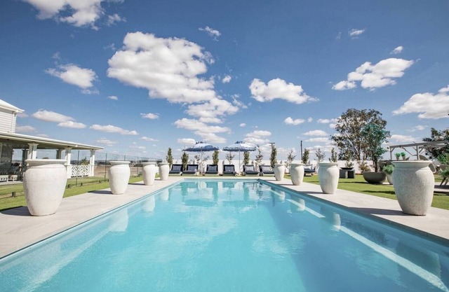 Hamptons Farm Estate - Exclusive Escapes. Luxury rural 6 bedroom venue with pool