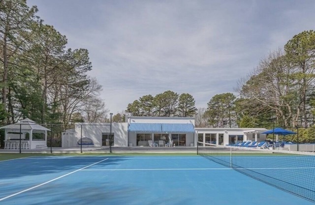 Hamptons getaway - 15 min from Shinnecock Hills, Tennis court, hot tub and pool