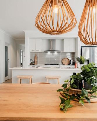 Hamptons Haven Luxe 4 bedroom, 2 bathroom, WIFI, Great for wedding stays Managed by Host On The Coast
