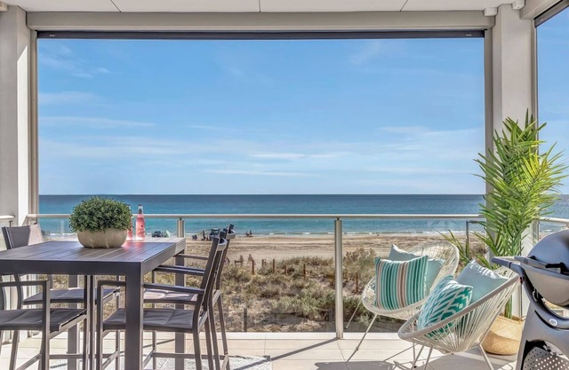 Hamptons inspired Waterfront Living on Moana Beach