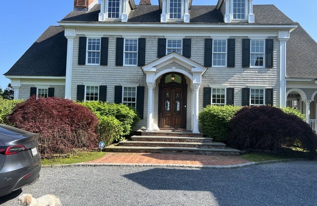 Hamptons Oasis 7Bed/7.5 Bath w Pool, Hot Tub and Tennis