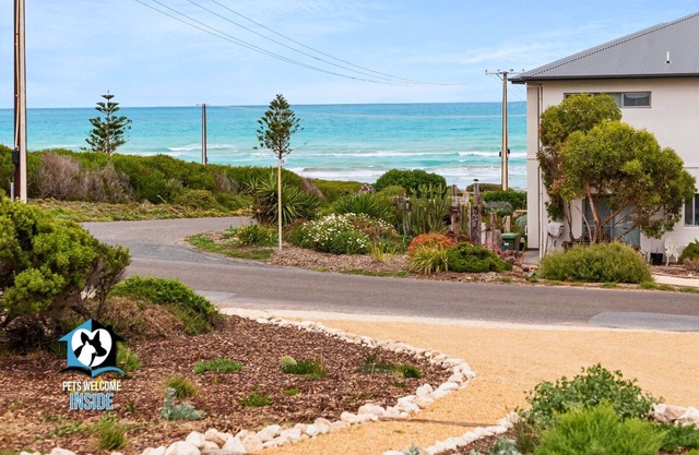 ¡Refugio junto a la playa con brillantes vistas al mar!