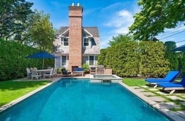 Hamptons Style. Close to village restaurants, shops and ocean beach!
