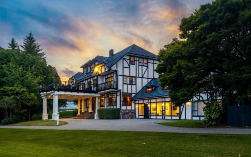 Hana Lodge