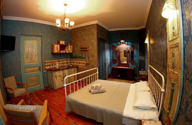 Hecho a mano Boutique Hotel Habitación en Sololaki