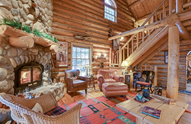 Handcrafted Log Home on River Near Crystal Mtn