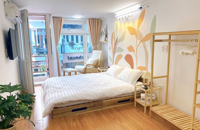 Bat Su House - Central location studio with Big window & balcony