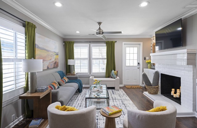 Hapeville Haven is just 7 mins from Hartsfield Jackson International Airport.