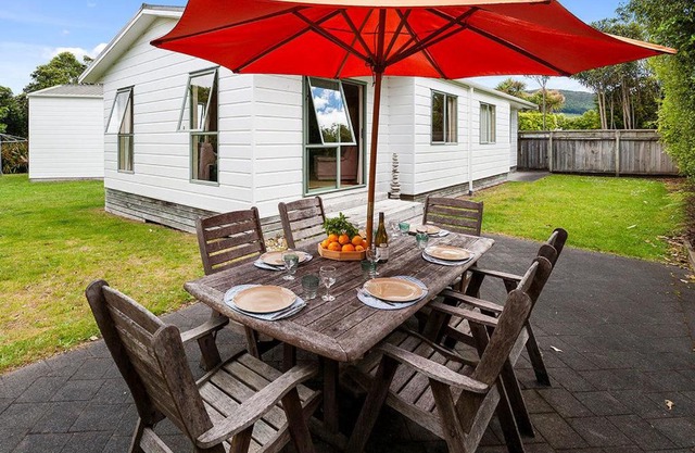 Happiness at the Lake - Kuratau Holiday Home
