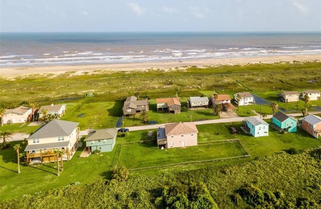 Retiro relajante en la playa de Matagorda: vea el golfo desde la terraza y el porche