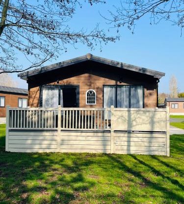 Happy Days Lodge with Hot Tub