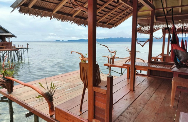 Sunset Homestay Arborek