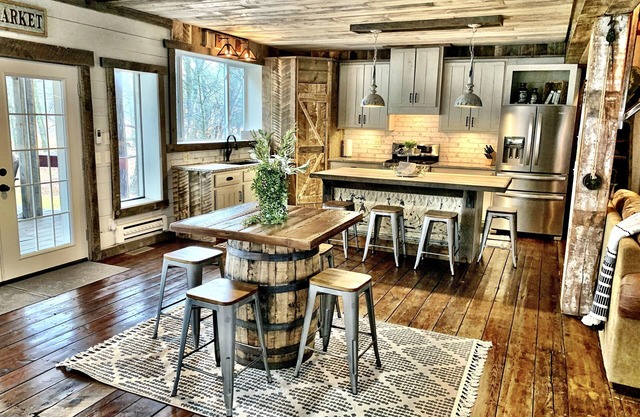 Happy House on Cross Lake! Newly renovated and sleeps 12