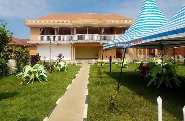 Happy Wallet Gardens Hotel