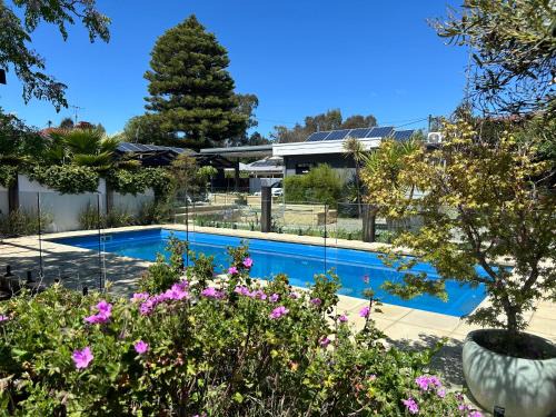 Happy Wanderer Motel Bendigo CHILDREN NOT PERMITTED over 18s only