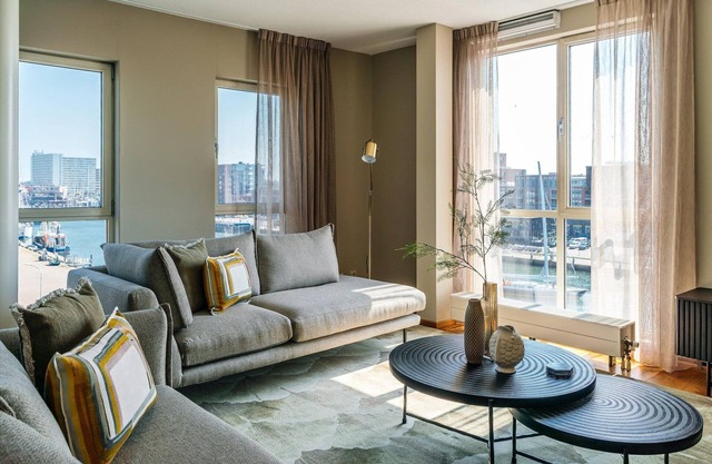 Harbor Breeze: Estancia moderna