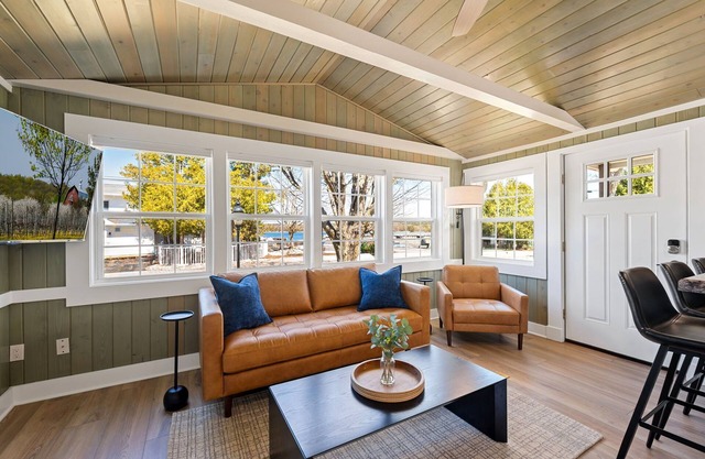 Harbor Cottage | Downtown Fish Creek-Dog Friendly
