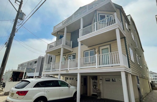 Harbor Front. Water View. Comfortable Townhome.