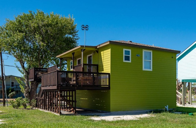 Harbor House Manor, 2 Bed, 2 Bath, Sleeps 8, WiFi