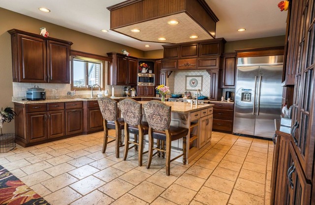 Harbor Point Retreat Family-sized, Lakefront Retreat Home! Fenced-in backyard!