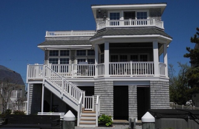 Harbormaster's Waterfront Hideaway
