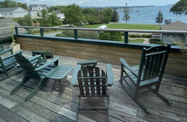 Harborview Condo with 6 beds and 2 couches