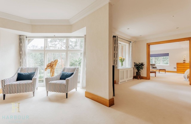 Exclusive 5 Bedroom House With Hot Tub Close to Beaches