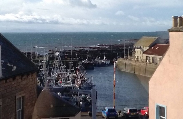 Harbour flat Pittenweem, near golf, beaches, sea views, last minute discounts!